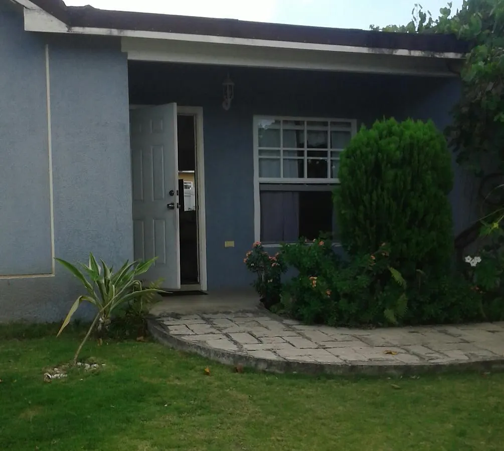 Spanish Town Gated Secured Private Rooms Pansiyon Spanish Town