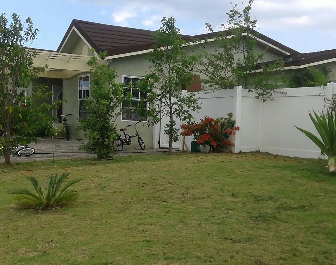 Spanish Town Gated Secured Private Rooms Jamaika