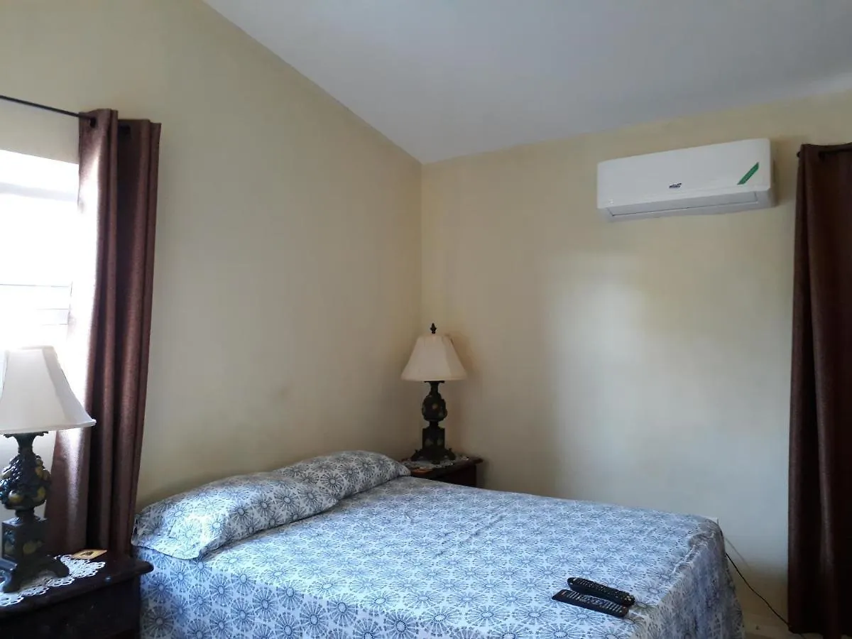 Spanish Town Gated Secured Private Rooms 0*, Spanish Town